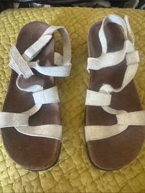 Sundance Beige Suede Strappy Comfort Sandals. Sz  6.5